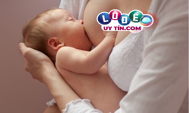 Nằm mơ thấy cho con bú có phải là điềm tốt? Nên đánh con gì?